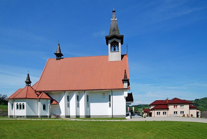 To dawna łemkowska wieś w Małopolsce. Kiedyś mieszkańcy musieli ją sprzedać