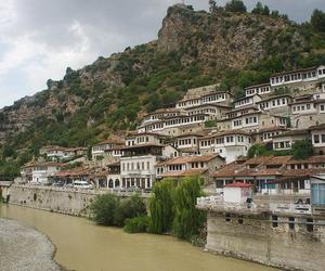 Berat. Miasto tysiąca okien z listy UNESCO, które trzeba zobaczyć