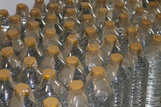 Ponad 90 litrów lewego spirytusu w plastikowych butelkach