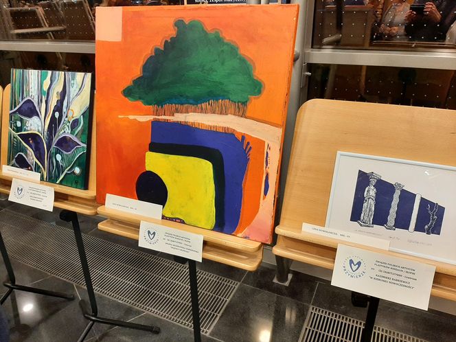 Obrazy, które zostały przekazane Fundacji Przymierze na budowę Centrum od artystów zrzeszonych w Związku Polskich Artystów Plastyków, Okręg Koszalin - Słupsk
