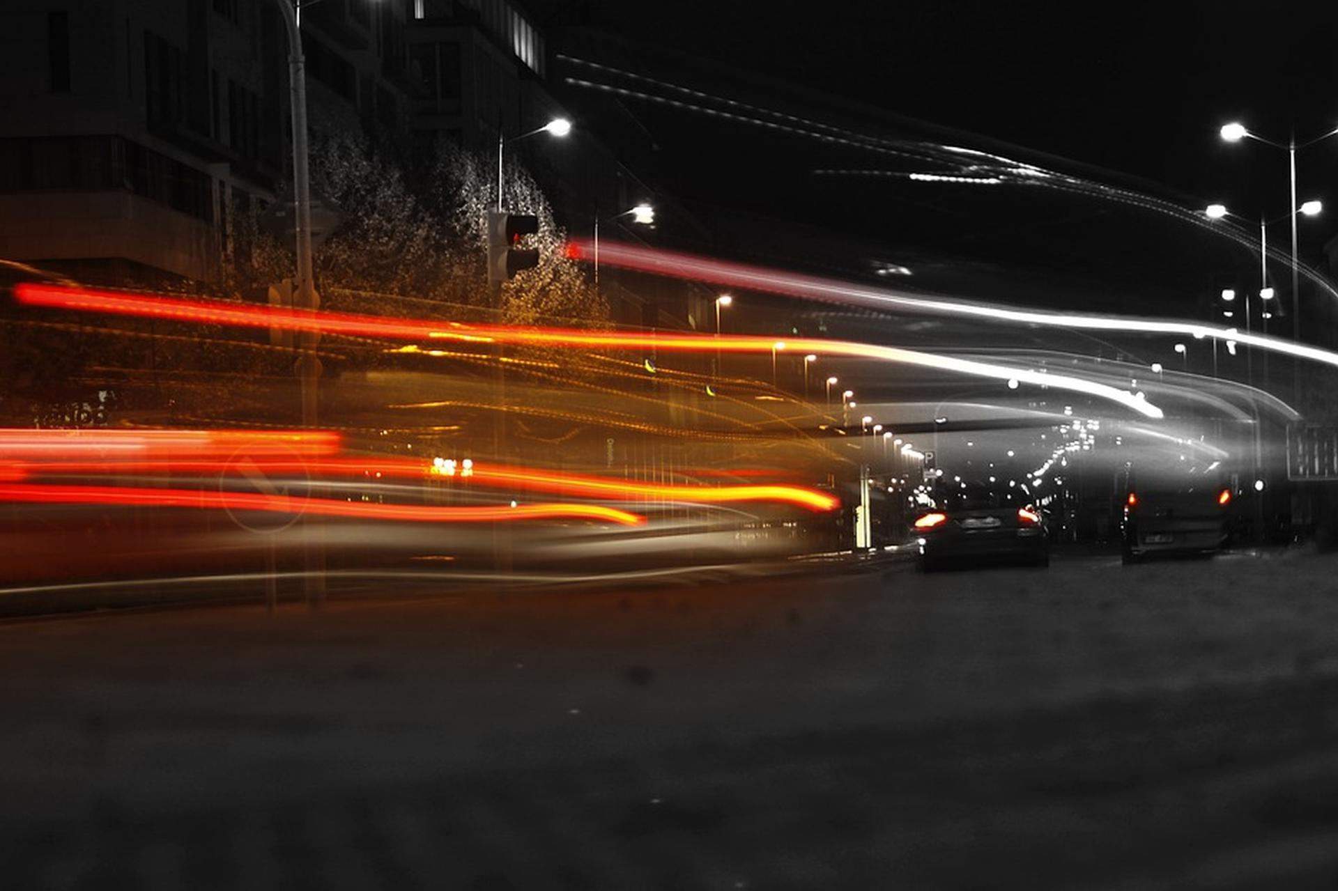 Движение на автомобиле в санкт петербурге. Ночная дорога. Машина ночью. Машина в движении. Ночной город в движении.