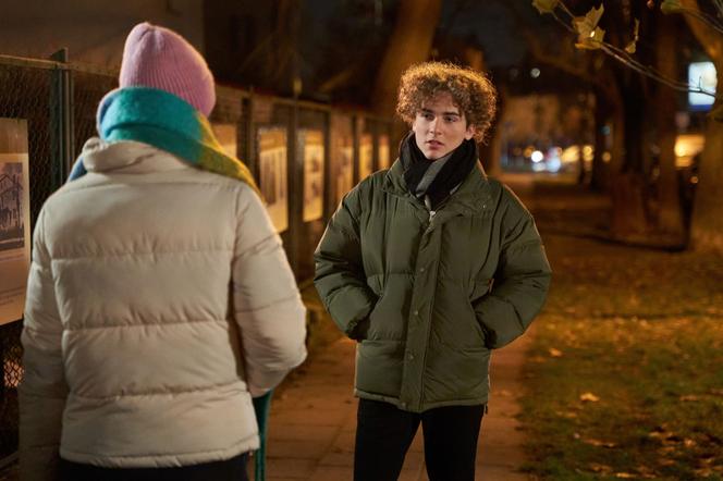 Na Wspólnej, odc. 3578: Leon Kleczewski (Kajetan Borowski), Mania (Zuzanna Kaszuba)