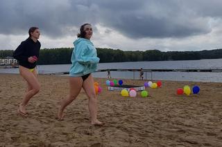 W Olsztynie pierwsza kąpiel w nowym sezonie. Morsy w CRS Ukiel