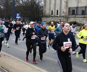 Bieg na Piątkę 2024, Warszawa - zdjęcia. Biegłeś? Szukaj się w galerii!