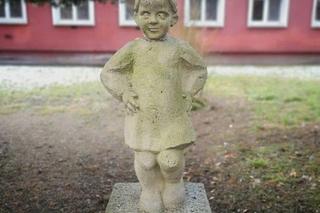 Rzeźba Dziewczynka, Przedszkolak lub Ania