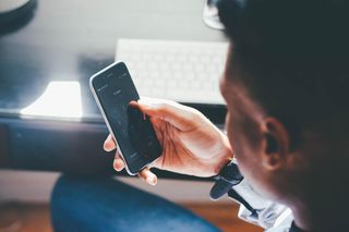 Płatności za zakupy online w niebezpieczeństwie. Hakerzy wykradli adresy i hasła