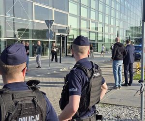 Wrocław. Burdy kibiców na Starym Rynku. Interweniowała policja [ZDJĘCIA].