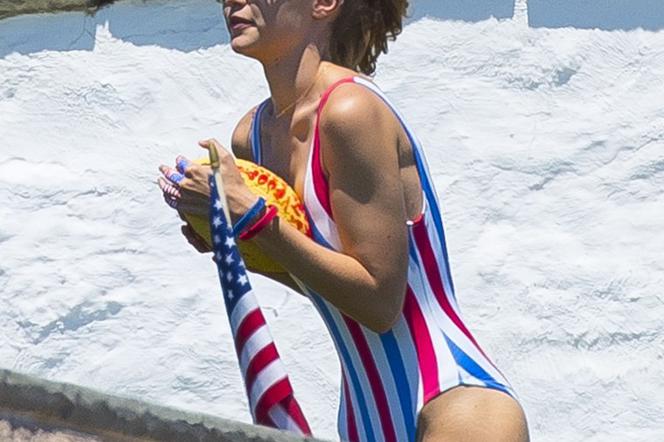 Gigi Hadid w stroju kąpielowym