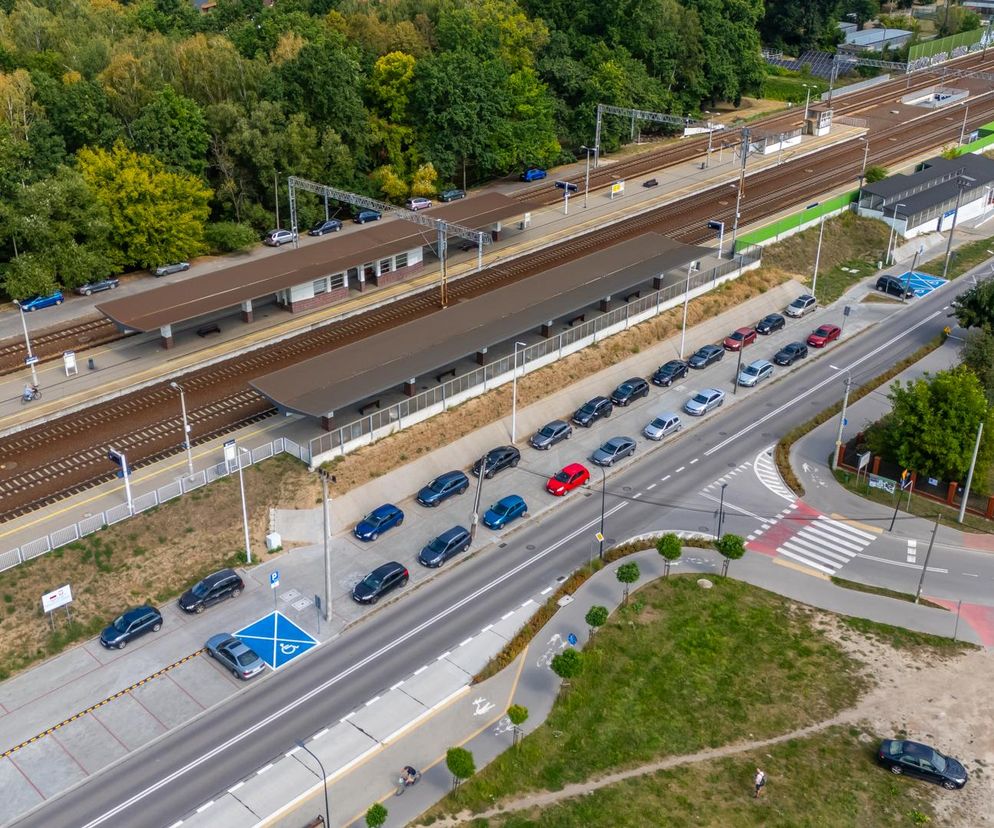 Łatwiejsze przesiadki na Mazowszu. Nowy parking przy stacji przyciąga tłumy