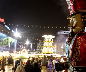 Świąteczna atmosfera na Rynku. Odwiedziliśmy katowicki jarmark bożonarodzeniowy