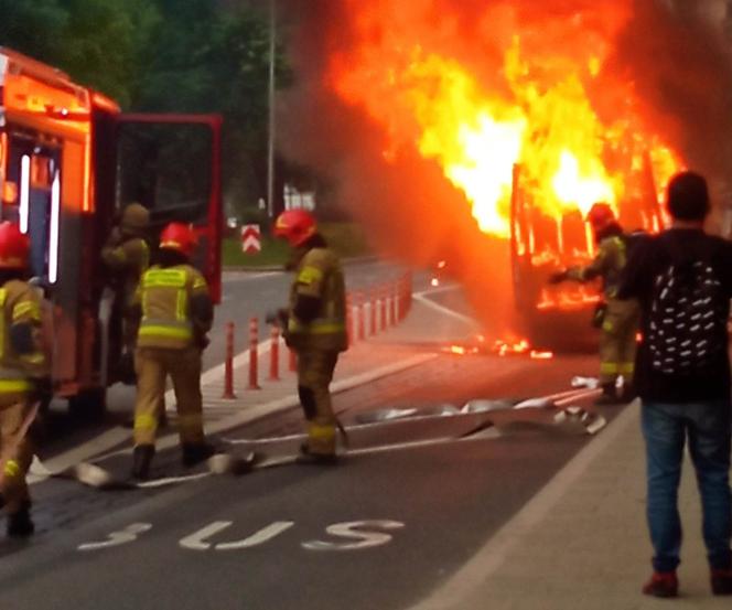 Pożar busa w Krakowie. Utrudnienia pod Jubilatem