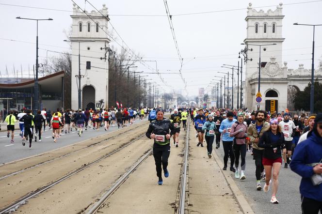 Bieg na Piątkę 2024, Warszawa - zdjęcia. Biegłeś? Szukaj się w galerii!