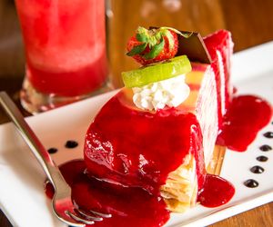 Tort naleśnikowy z truskawkami - wspaniały deser dla Mam i dzieci 