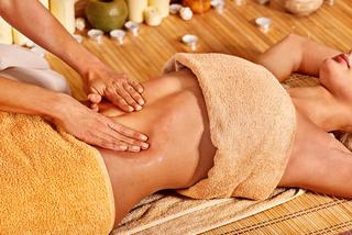 Na bóle miesiączkowe pomocny jest masaż brzucha olejkami