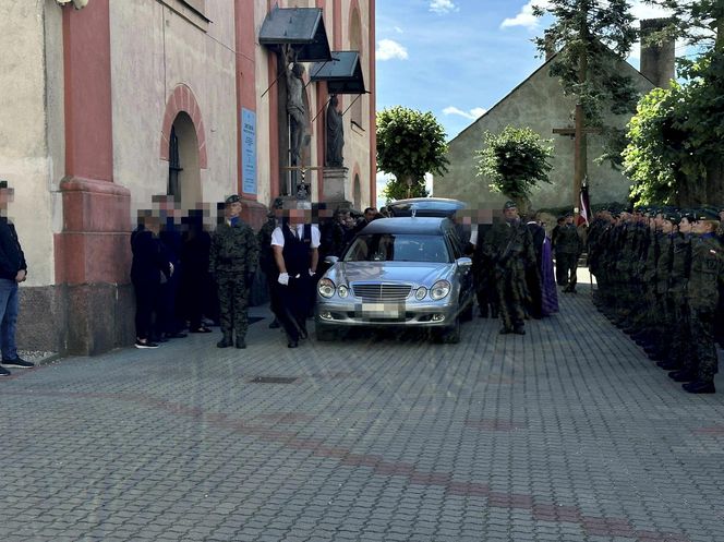 Ojciec i 2-letni synek spoczęli w jednej trumnie