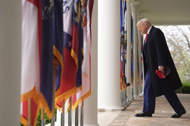 Trump ogłosił kolosalne cła. Tak ostro jeszcze nie było! "To bomba wymierzona w świat"