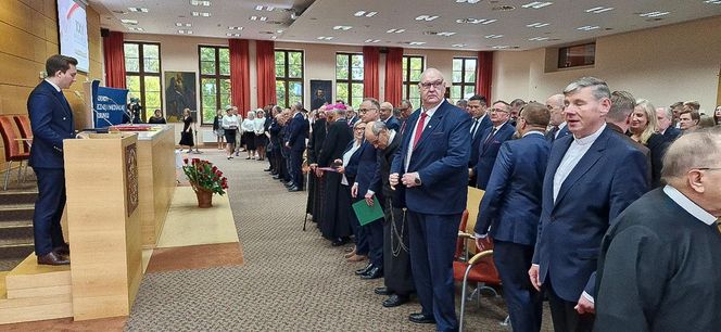 Piękne studentki o. Rydzyka przyćmiły byłego prezydenta Andrzeja Dudę