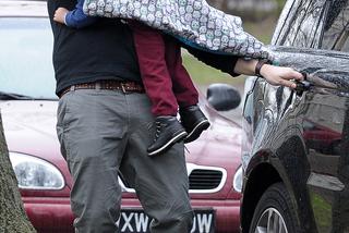 TOMASZ KAROLAK Z RODZINĄ