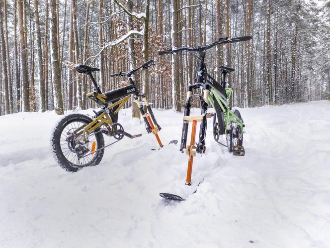 Genialny wynalazek! Na Śląsku powstał rower z silnikiem i... płozą. Można nim jeździć po śniegu [ZDJĘCIA, WIDEO]