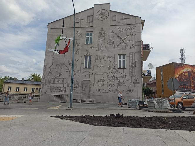 Cebularz jak słońce nad Bramą Krakowską. W Lublinie powstał nowy mural [GALERIA]