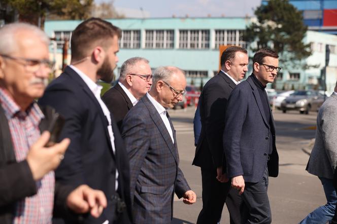 Premier Mateusz Morawiecki przed kopalnią w Zofiówce [GALERIA]