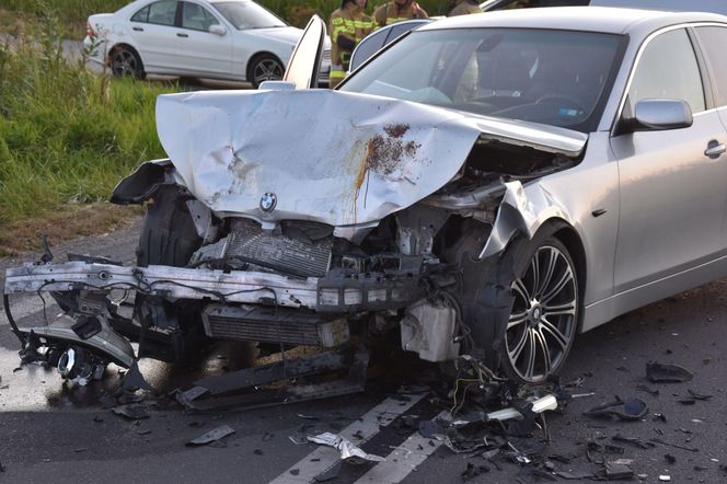 Trzy osoby poszkodowane w wypadku niedaleko Kościana. Policja wyjaśnia kto zawinił