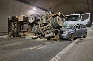 Tunel na Zakopiance został zamknięty. Przeprowadzono specjalną akcję służb ratunkowych