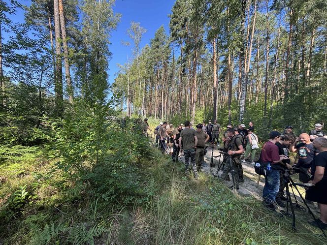 Poruszający moment podczas zlotu detektorystów. Odnalezione nieśmiertelniki wróciły do rodzin