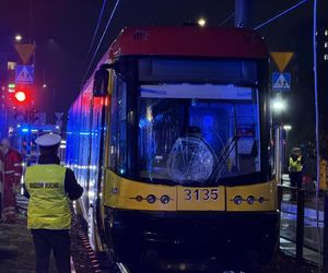 40-letnia rowerzystka wciągnięta pod pędzący tramwaj. „Liczne obrażenia ciała”