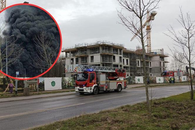 Pożar składu materiałów budowlanych w Gdańsku. Ewakuowano 70 osób!