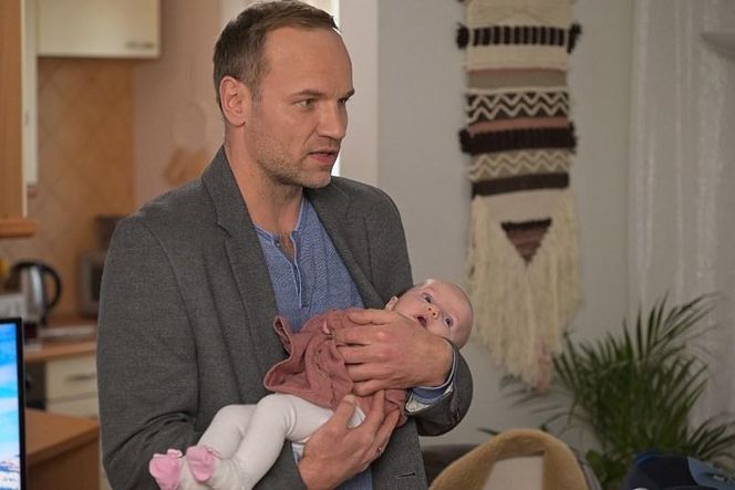 Pierwsza miłość, odcinek 4064: Janek (Maciej Mikołajczyk), Pola