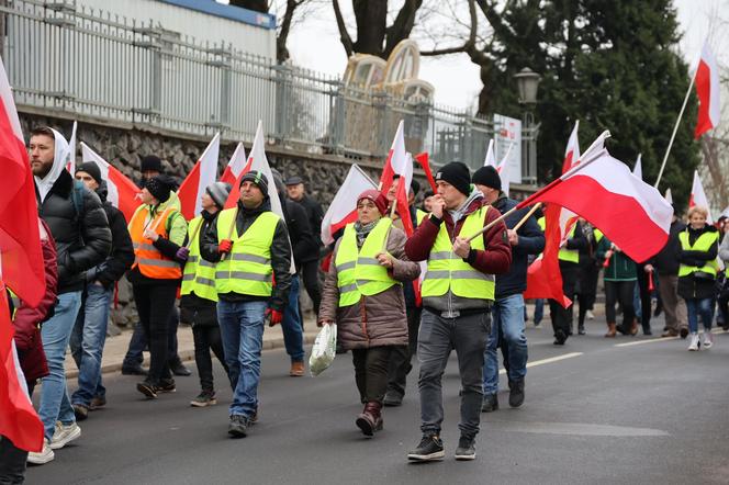 Protest rolników 20 marca w Lublinie. Przeszli ulicami miasta pod LUW