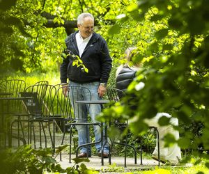 Marek Jakubiak. Pies pomaga mu w kampanii