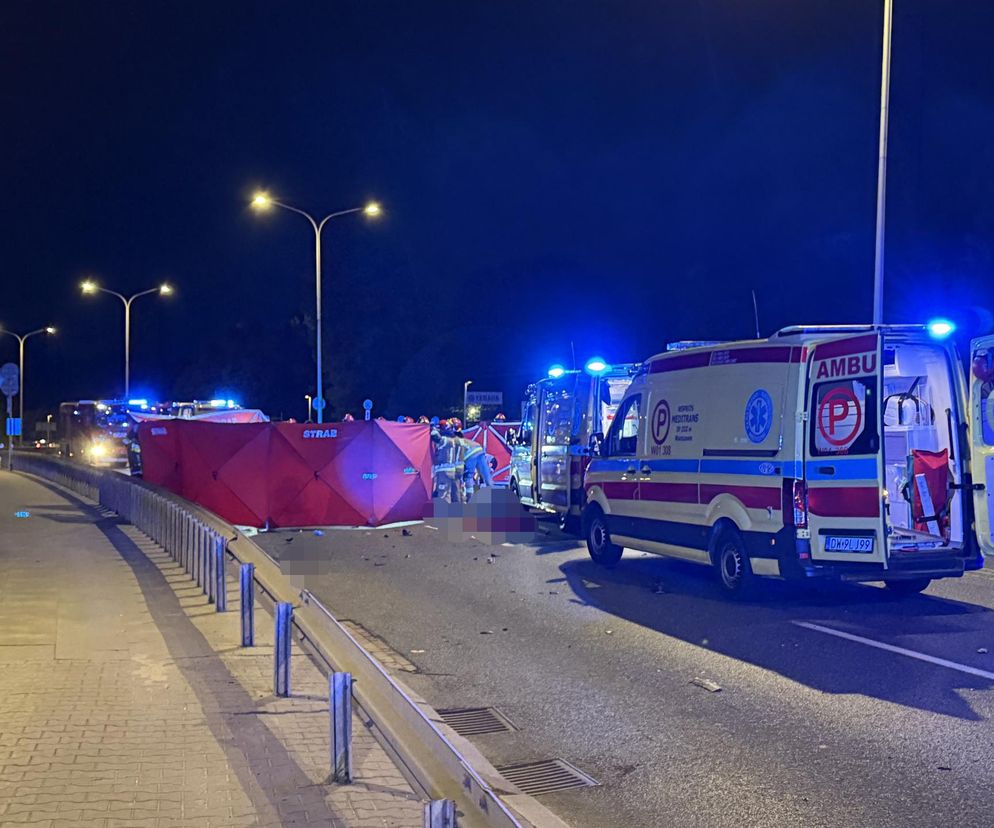 Makabra na Wisłostradzie. Roztrzaskane auta i motocykle. Dwie osoby reanimowane w tym dziecko 