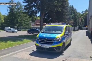 Jelenia Góra. 51-latka uciekła po uwięzieniu w pustostanie. Była wielokrotnie bita przez 40-latka.