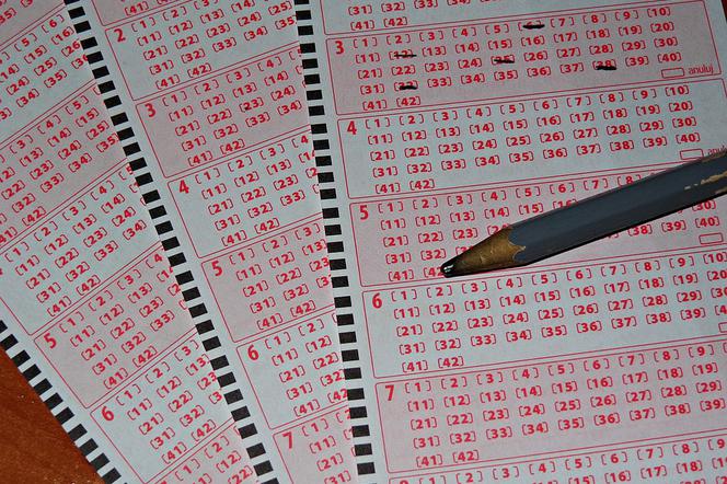 Szczęśliwiec z Białych Błot skreślił w punkcie Lotto sześć szczęśliwych liczb