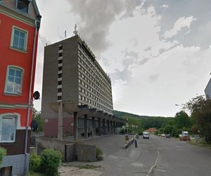 Kiedyś przyjeżdżali tu znani ludzie z całej Polski. Dziś, ogromny hotel z PRL-u stoi opuszczony w Wałbrzychu 