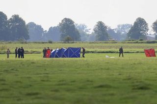 Dron runął na pole rolnika pod Elblągiem. Leżał 12 km od lotniska wojskowego