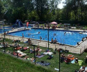 Lato 2023. Ranking basenów w Warszawie. Ceny, adresy, atrakcje