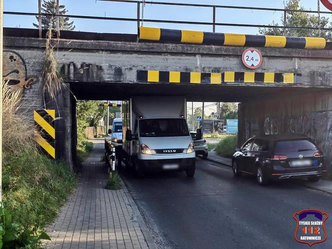 Kolejny kierowca utknął pod wiaduktem na ul. Glinczańskiej w Tychach