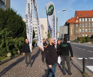 Paraliż w Katowicach. Rozpoczął się protest górników i hutników. Stal się hartuje, a rząd ją rujnuje