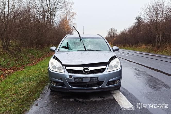 Uniknął czołowego zderzenia i staranował pieszego! 22-latek ciężko ranny na DK nr 7 pod Mławą