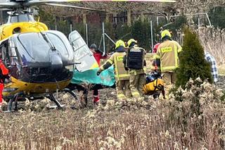 Dramatyczny wypadek pod prysznicem. Kobiecie musiała pomóc straż. Ewakuował ją śmigłowiec