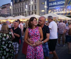 Potańcówka przed Teatrem Śląskim w Katowicach