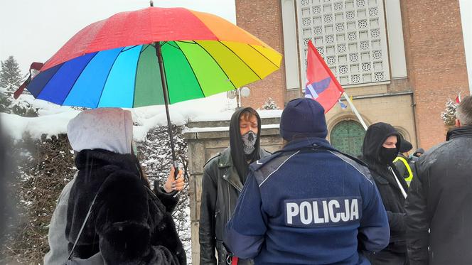 „LGBT to ludzie" - uliczny protest w Tarnowie