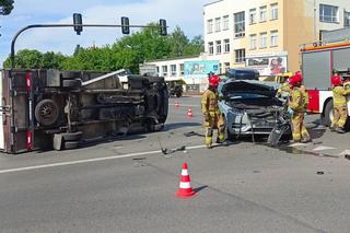 Zderzenie osobówki i samochodu dostawczego w centrum Grudziądza. Nikt nie został ranny 