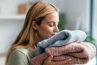 Wystarczą 3 listki, by ubrania pachniały zielonym ogrodem. Ten trik powinien znać każdy