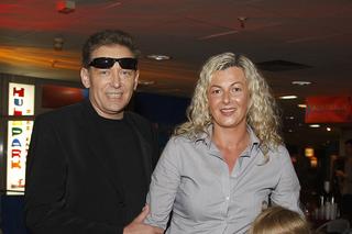 Jacek Borkowski na zdjęciach z kobietami