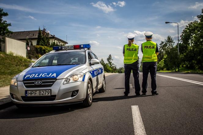 Rusztowanie spadło z samochodu i uszkodziło inny pojazd