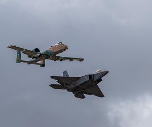 F-22 Raptor i A-10 Warthog